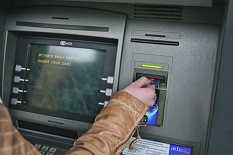 В Украине банкоматов стало больше в полтора раза