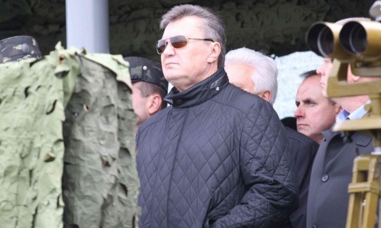 Янукович понаблюдал за крупнейшими военными учениями 