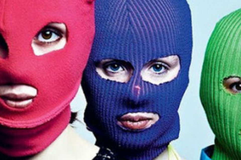 В Симферополе неизвестные в масках сорвали показ фильма о «Pussy Riot»