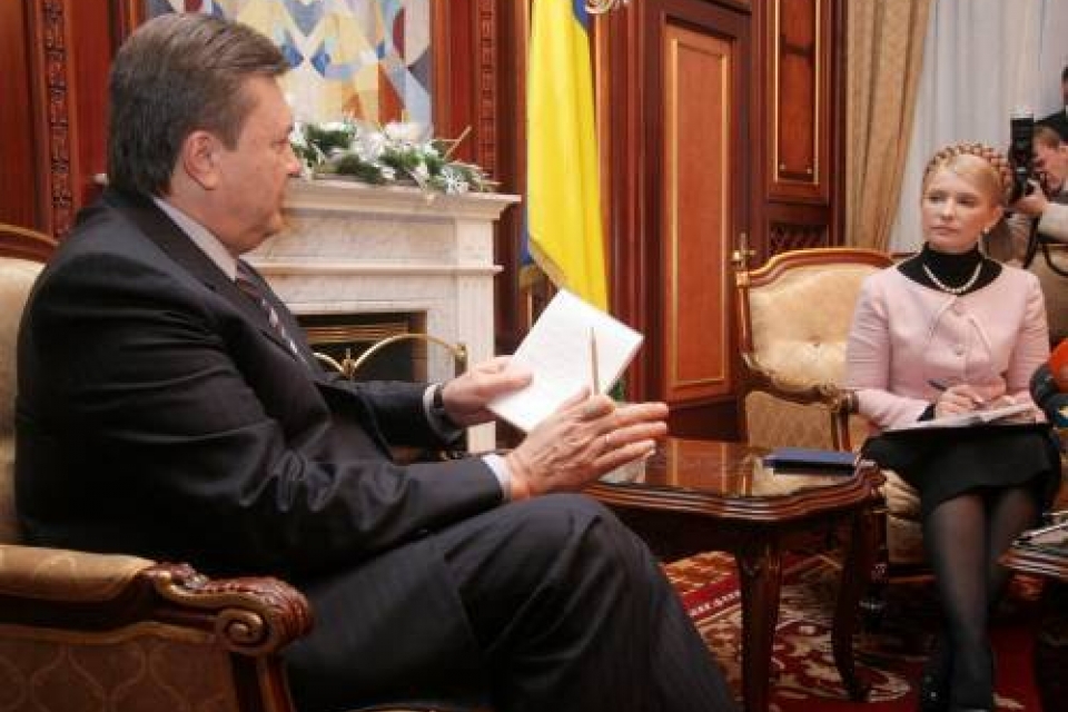 Янукович выигрывает президентские выборы у Тимошенко 