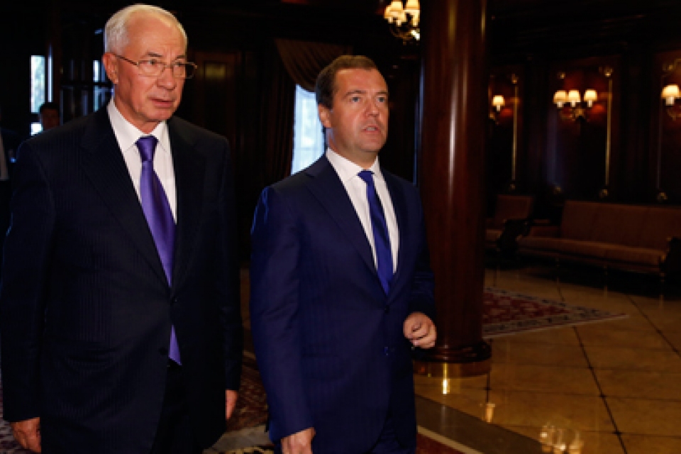 Азаров и Медведев  согласовали позиции