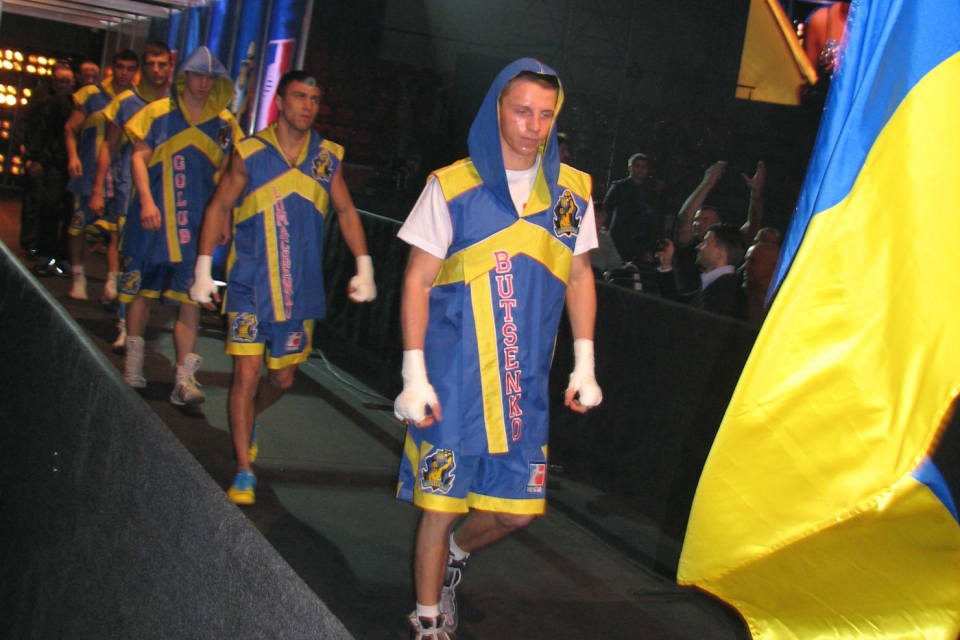 Украинец Николай Буценко вышел в полуфинал чемпионата мира по боксу