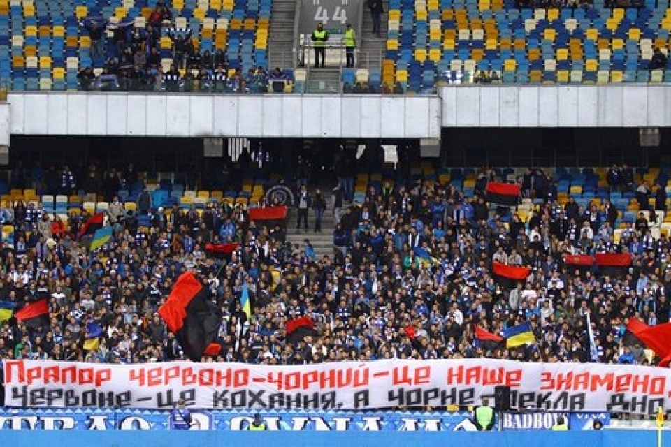 ФФУ призвала FARE разрешить бандеровские флаги на стадионах