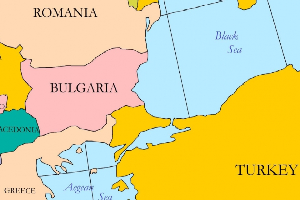 Болгария начала строить 30-километровую стену на границе с Турцией