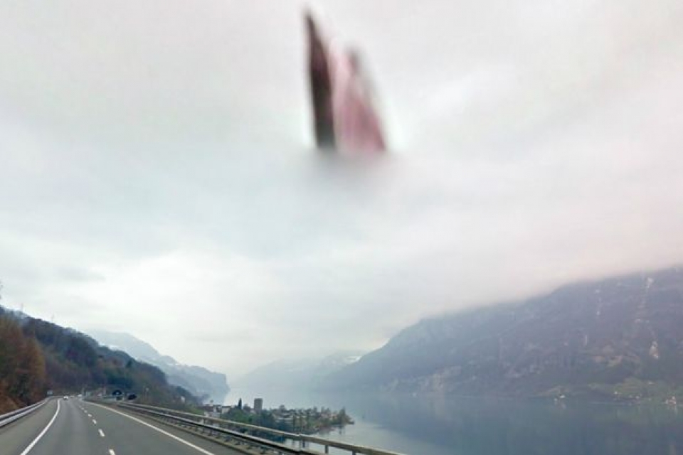 На Google Earth обнаружили Иисуса и Деву Марию, парящих над Швейцарией