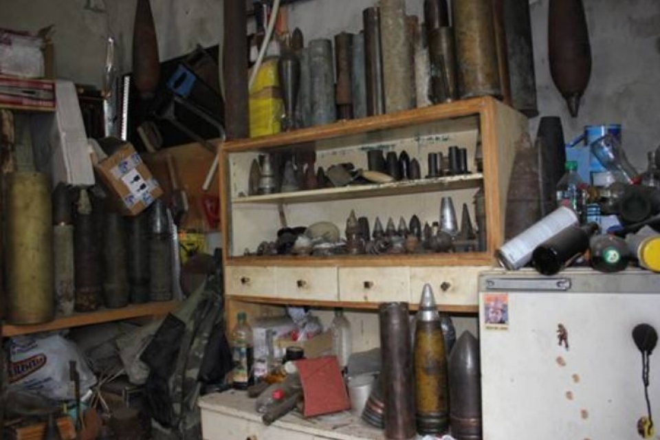 Под Киевом мужчина подорвал себя, когда делал сувенир из гранаты
