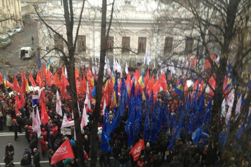 В Киеве митингуют коммунисты и оппозиция