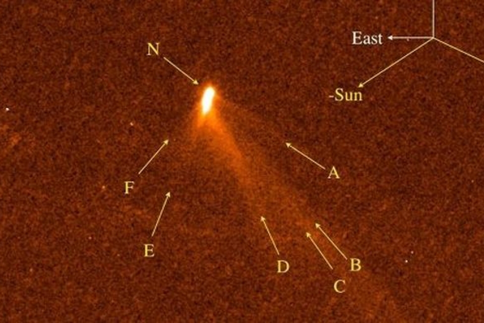 Астрономы обнаружили комету с шестью хвостами
