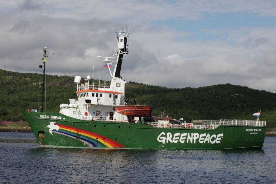 Greenpeace: наших задержанных в России активистов куда-то увезли