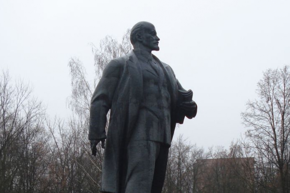 Суд разрешил переплавить памятник Ленину в Сумах