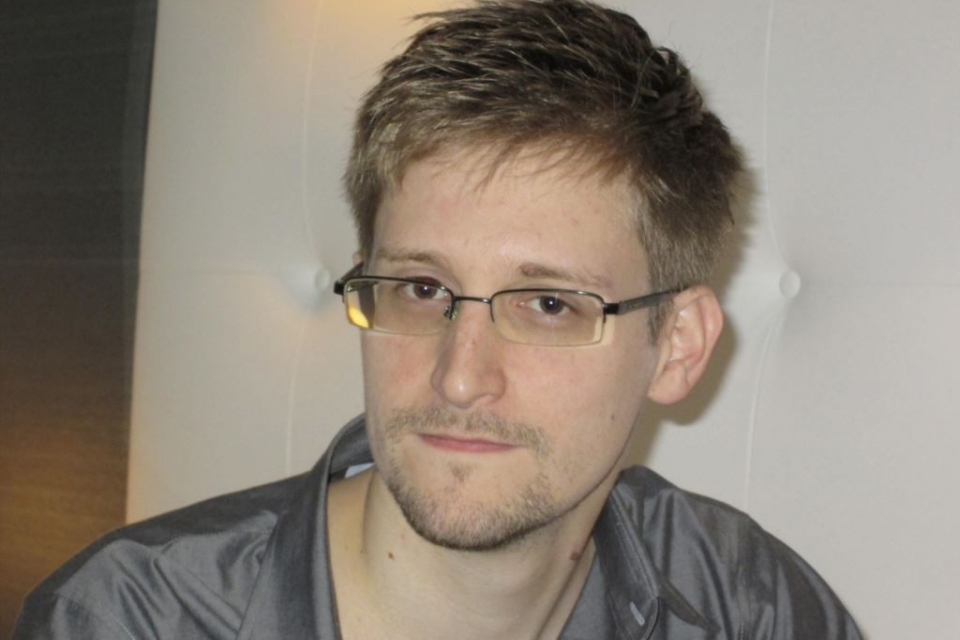 Сноуден: британские спецслужби прослушивали отельные номера дипломатов