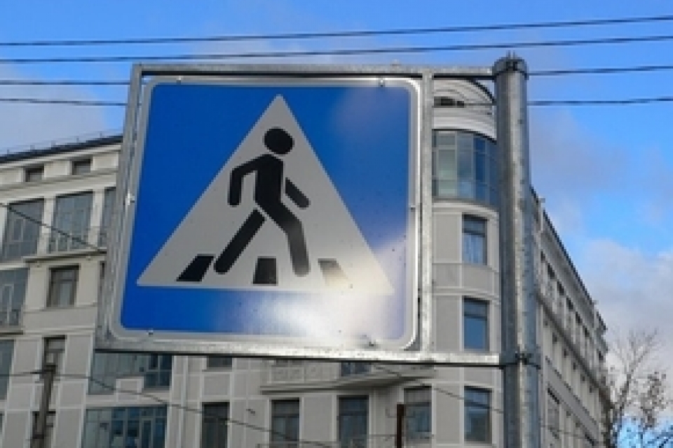 На киевских пешеходных переходах установят новые светоотражающие знаки