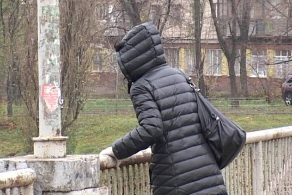 В Киеве милиционер спас из реки девушку-самоубийцу, прыгнув за ней в воду
