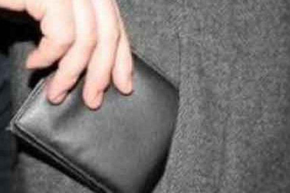 В Запорожье у 72-летней пенсионерки украли кошелек с 13 тысячами гривен