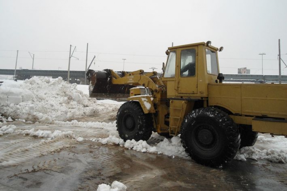 «Киеватодор» обещает чистить дороги от снега круглосуточно