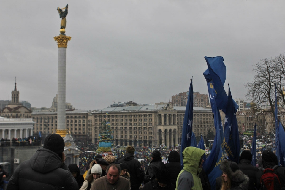 Митингующие с Майдана идут в сторону правительственного квартала