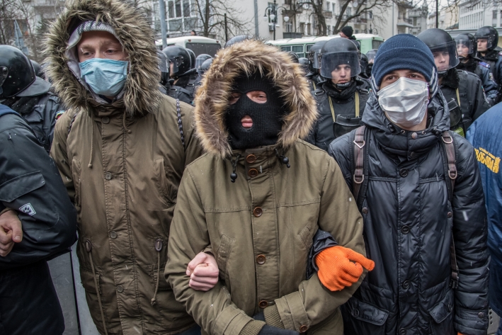 Народное вече на Майдане началось с молитвы