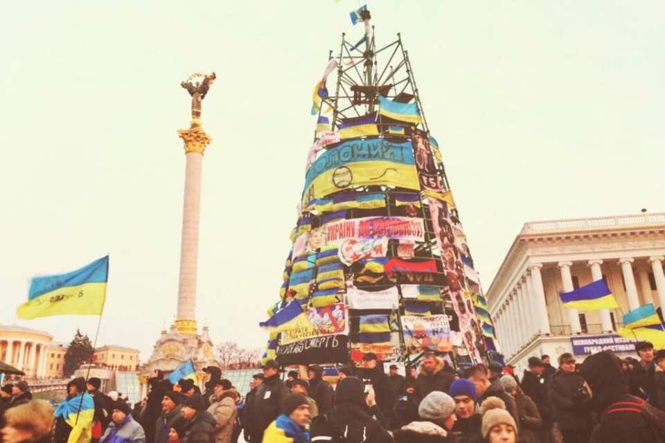 Евромайдан организует себе новогоднюю елку