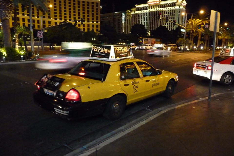 В США таксист вернул пассажиру забытые 300 тыс. долларов