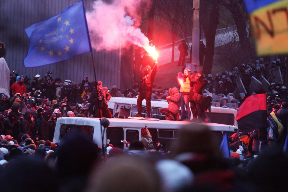 На ул. Грушевского в Киеве гранатами ранены три человека