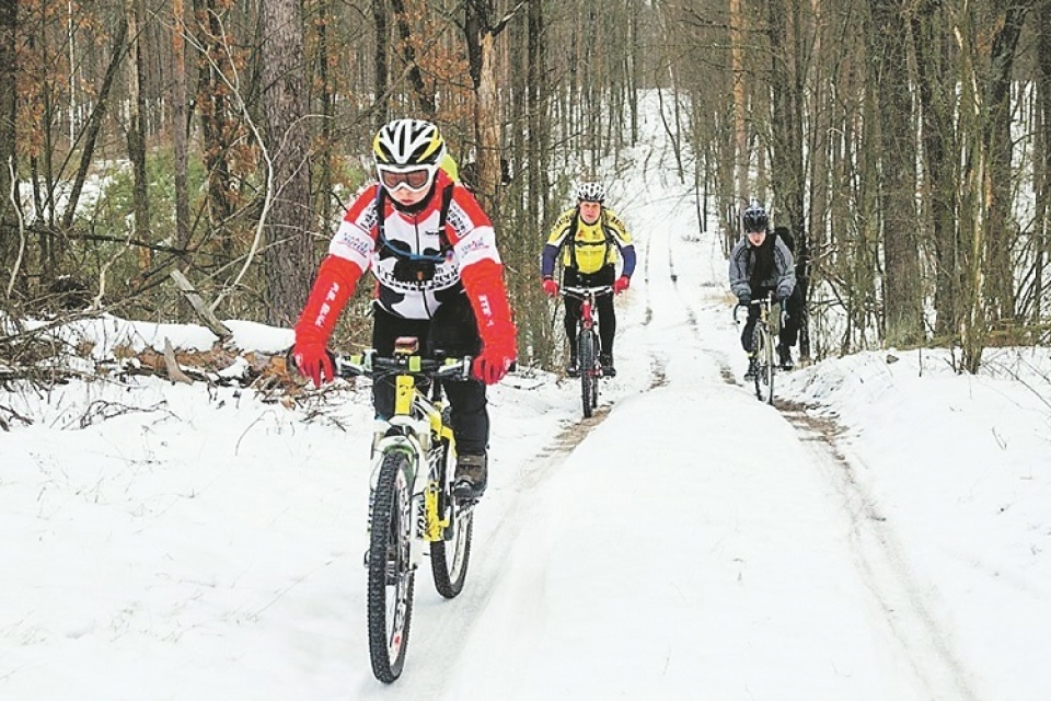 Киевские велосипедисты крутят педали даже зимой
