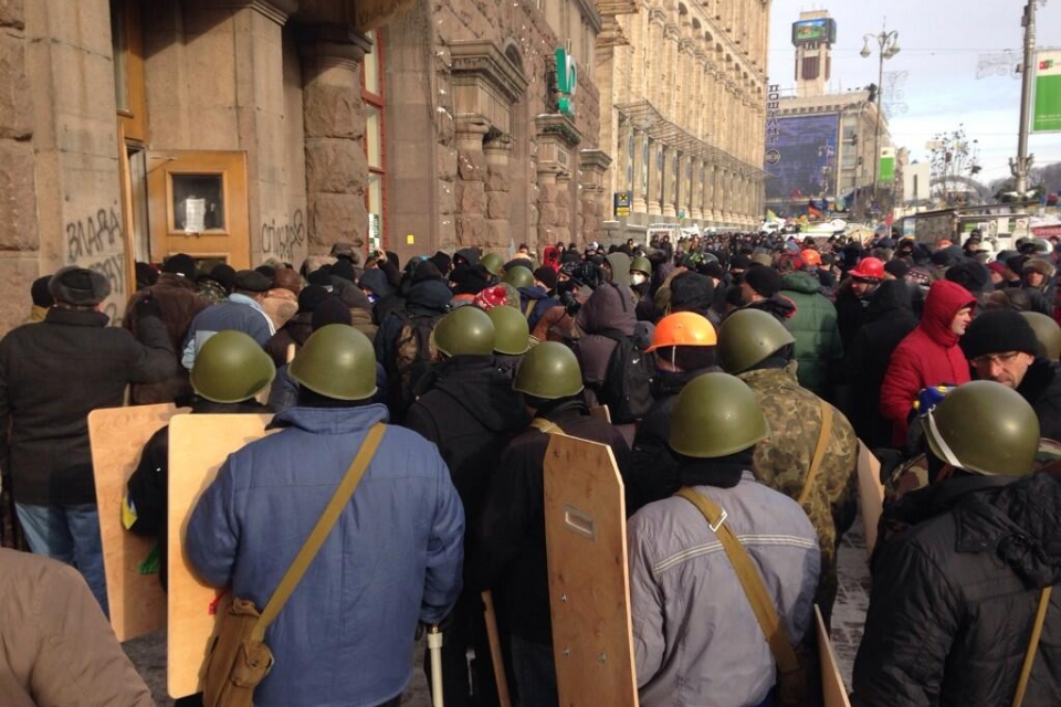 Активисты Майдана начали освобождать здание Минагрополитики