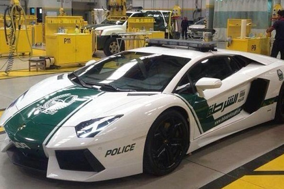 В Дубае полиция теперь ездит на «Ламборджини»