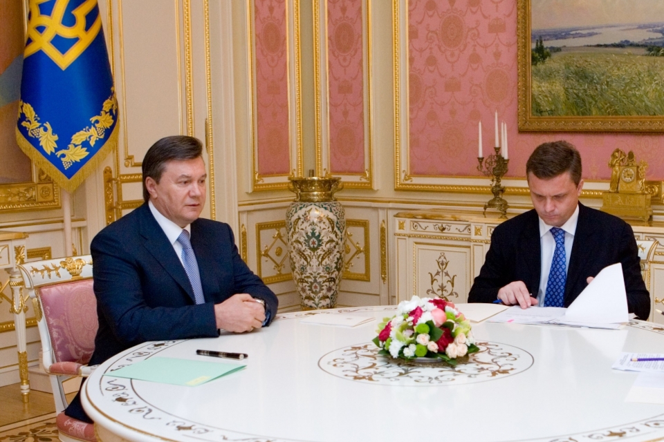 Янукович заработал более 20 миллионов, Левочкин - 12