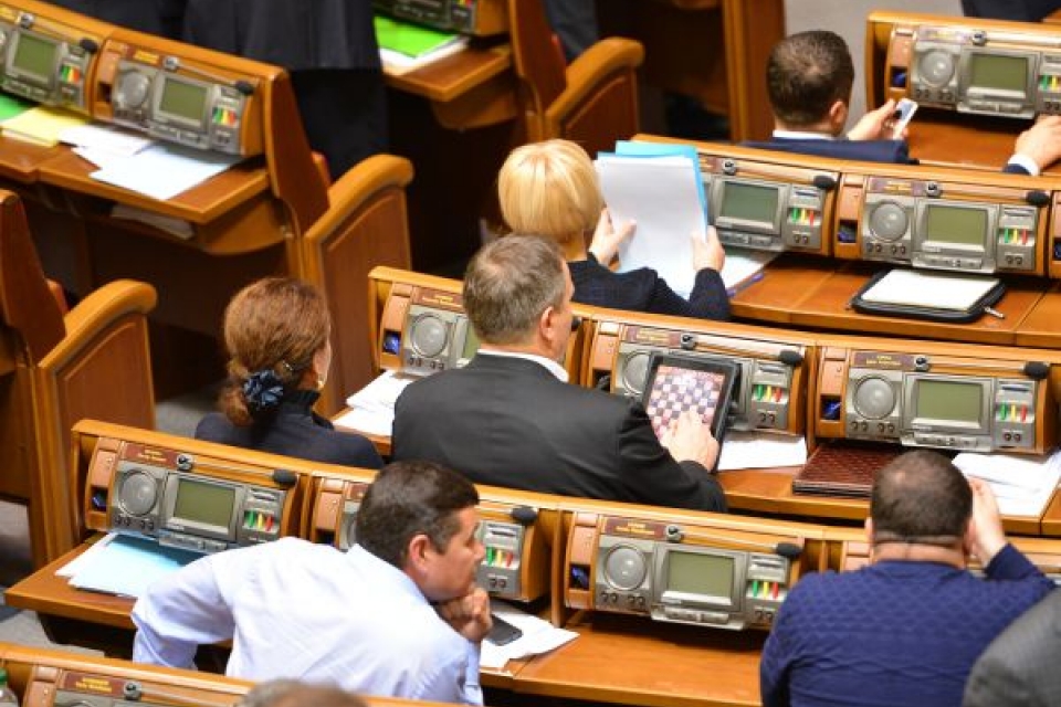 Ничего не делая, депутаты получают по 30 тысяч гривен в месяц