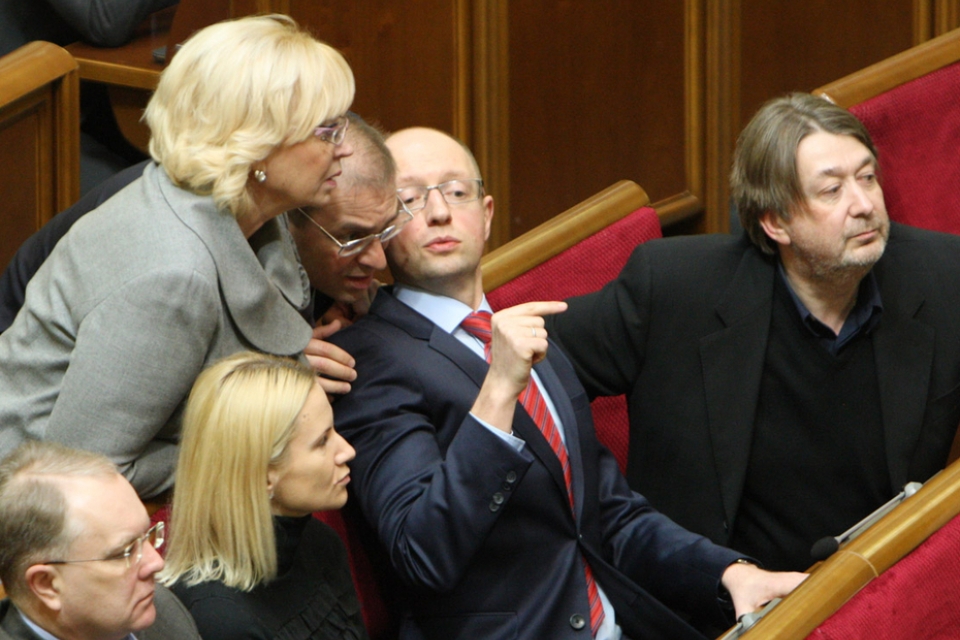 Яценюк готовится к отставке- политолог