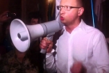 Лидеров оппозиции призвали выйти на улицы с мегафонами