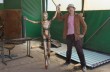 В Киеве появится скульптура девушки, идущей по воздуху