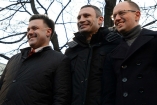 Яценюк, Тягнибок и Кличко сохранили чиновникам льготы