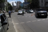 В центре Киева  Hummer сбил женщину с двумя детьми