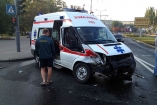 В Донецке Daewoo Lanos не уступил дорогу «скорой»: пострадали 3 человека