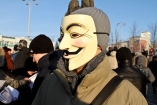 Колесниченко снова хочет запретить ходить на митинги в масках