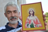 Карпатский умелец вышивает иконы самыми маленькими стежками в мире
