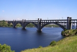 В Запорожье с моста Преображенского прыгнули двое мужчин