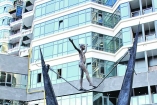 В Киеве поставили скульптуру «Равновесие»