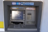 В центре Донецка пьяный дворник трубой расколотил банкомат