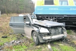 В Ровенской области гонщик на джипе перевернул поезд