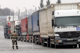 400 грузовиков стоят в пробке на границе с Россией