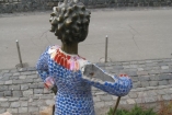 Вандалы снова покалечили скульптуру «Маленький принц» в Киеве