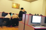 Киевские школьники бегут из классов в компьютерные залы 