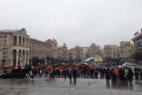 Милиция оттеснила митингующих на Майдане, чтобы поставить елку