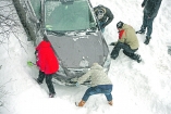 Спасти машину от снежного плена помогут коврики