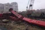 На стройке в Киеве упал кран