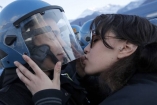 В Италии демонстрантку обвинили в сексуальном надругательстве над полицейским