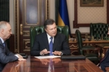 Янукович провел совещание с Азаровым и Рыбаком