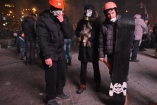 В Киеве ищут активиста со сноубордом, который закрывался им от гранат